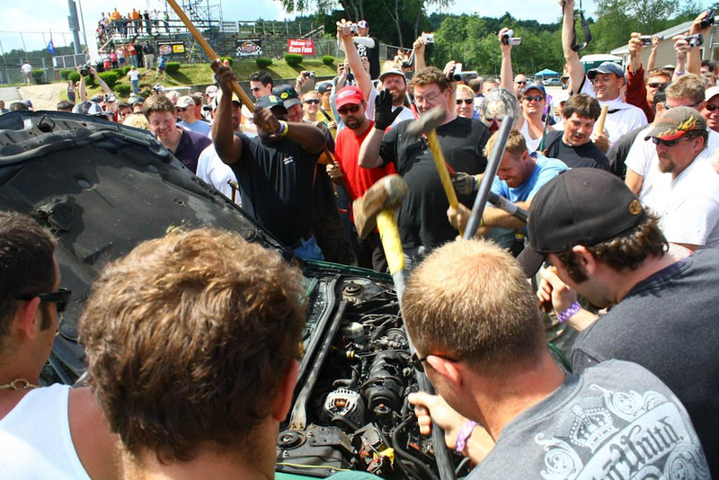 Illustration for article titled The 24 Hours Of LeMons New England 2009 Über Gallery, Part 4